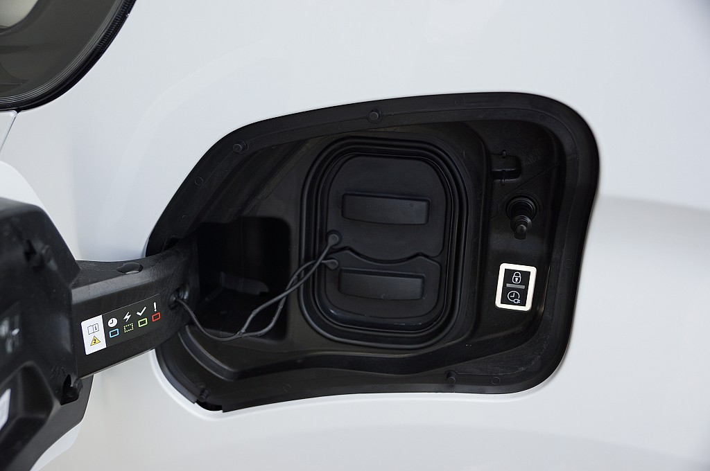 Opel Vivaro - e 75 kWh Batterie KW Enjoy M + VIELE EXTRAS!